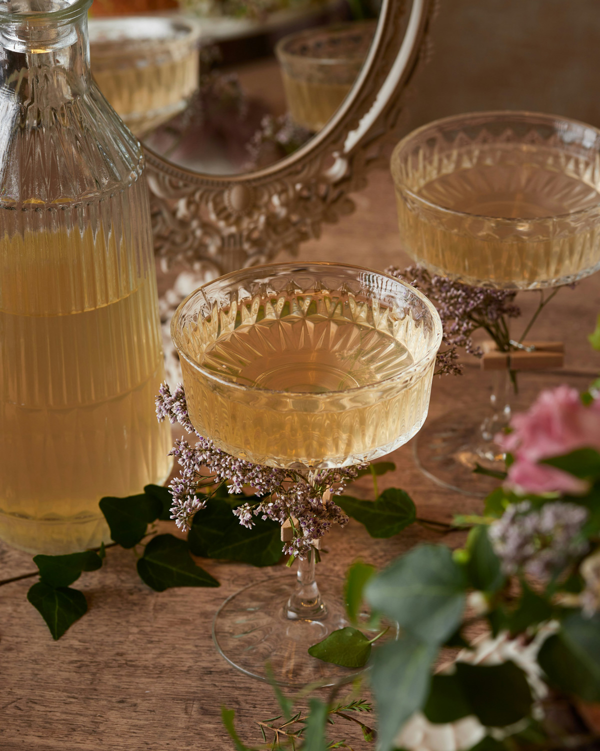 Interflora-Nyår-Champagne-Glas-Blommor-2.jpg